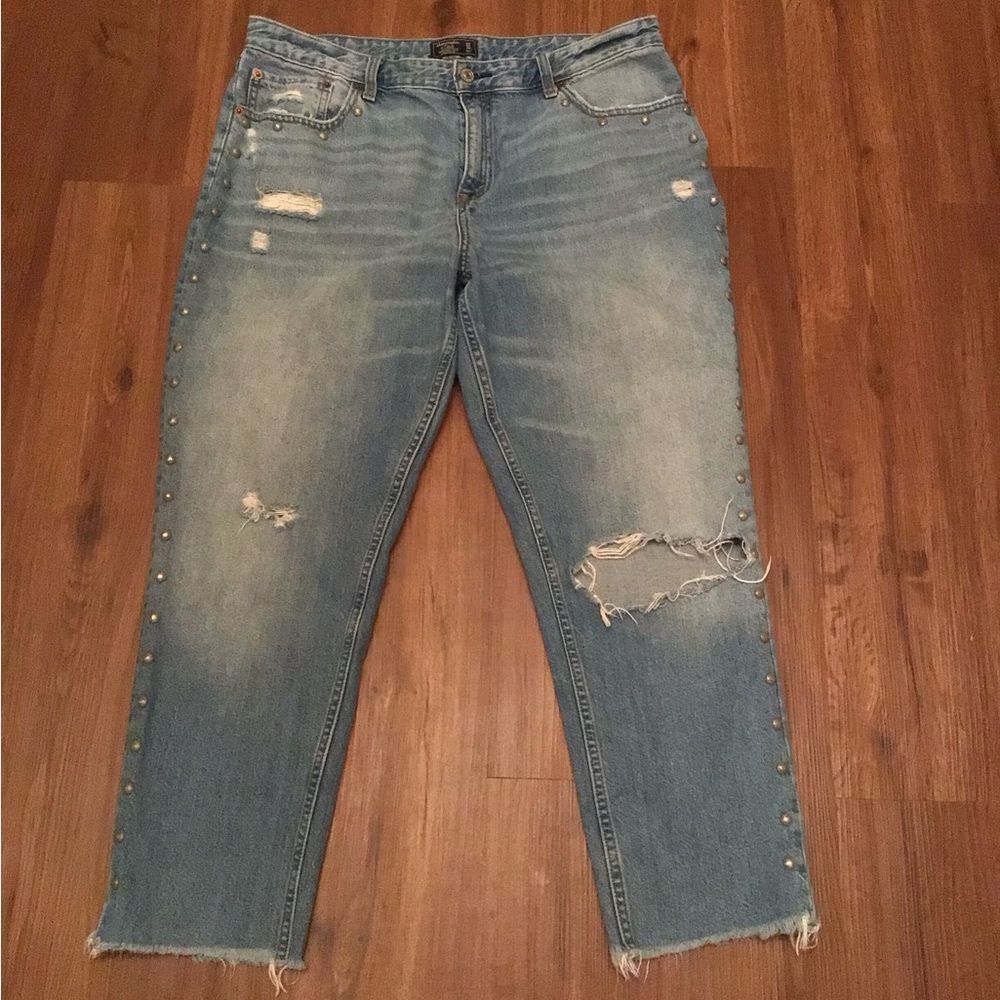 ABERCROMBIE & FITCH annie high rise girlfriend studded jeans